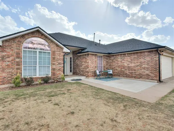 11712 SW 7th ST, Yukon, OK 73099