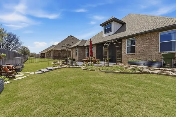 1111 Sawgrass Ln, Enid, OK 73703-7056