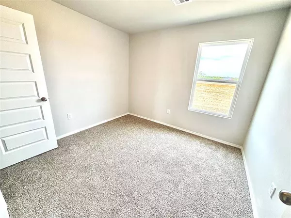 13427 Huckleberry LN, Mcloud, OK 74851