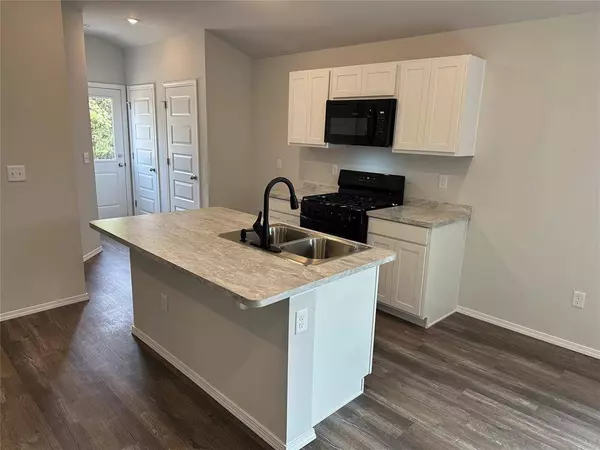 1304 Guthrie Farms BLVD, Guthrie, OK 73044