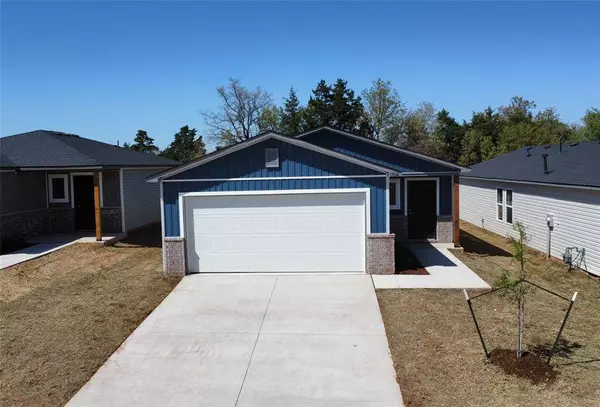 1304 Guthrie Farms BLVD, Guthrie, OK 73044