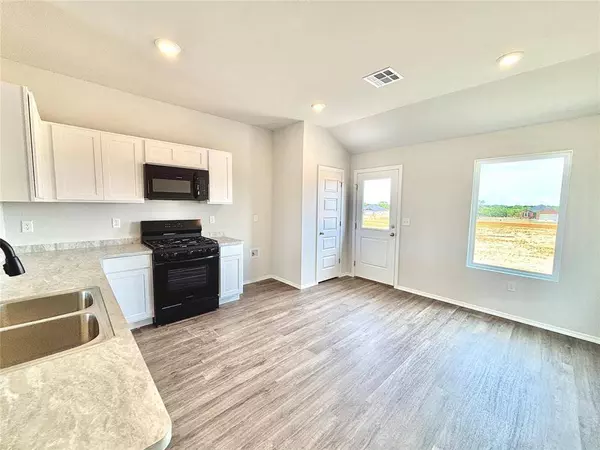 13427 Huckleberry LN, Mcloud, OK 74851