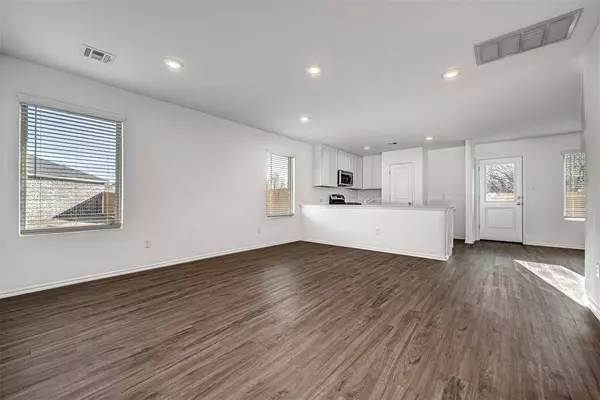 3717 Palmetto Bluff DR, Mustang, OK 73064