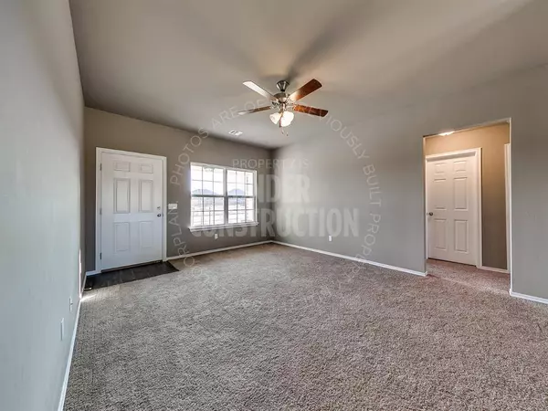 3848 Louthea LN, Harrah, OK 73045