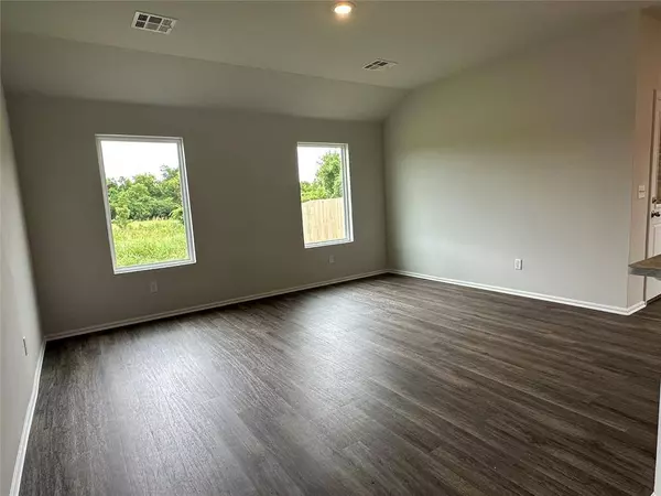 4112 Olivia ST, Mustang, OK 73064