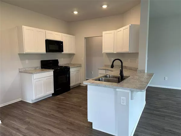 4112 Olivia ST, Mustang, OK 73064