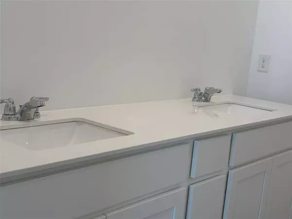 9245 SW 18th ST, Oklahoma City, OK 73128