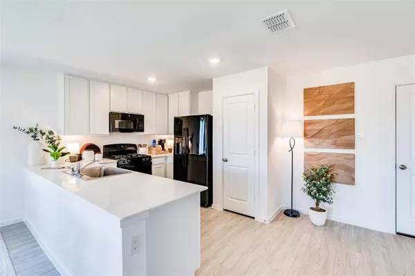 3713 Los Cabos DR, Mustang, OK 73064