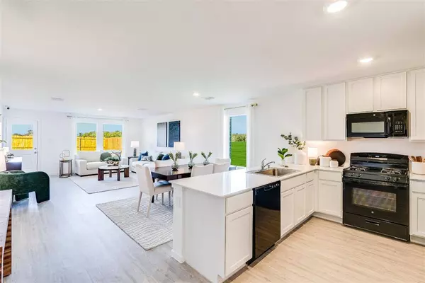 3701 Los Cabos DR, Mustang, OK 73064