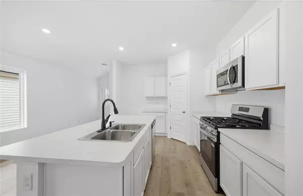 12028 SW 36th ST, Mustang, OK 73064