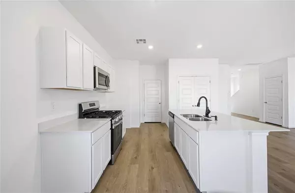 12048 SW 36th ST, Mustang, OK 73064