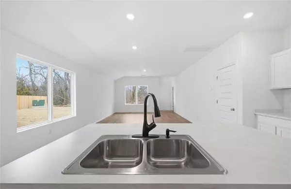 12928 Florence LN, Yukon, OK 73099