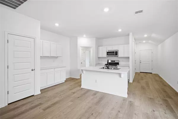 12928 Florence LN, Yukon, OK 73099