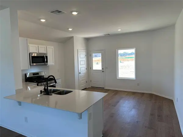 1211 Sunflower LN, Newcastle, OK 73065