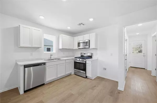 12020 N SW 36th ST, Mustang, OK 73064