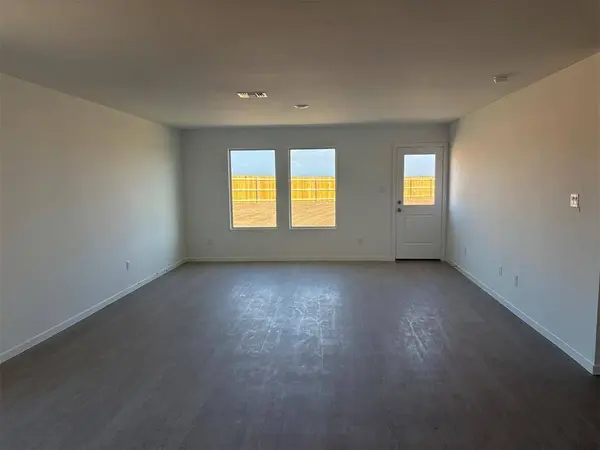 1945 Honey Locust DR, Mustang, OK 73128