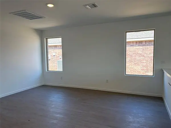 1941 Honey Locust DR, Mustang, OK 73128