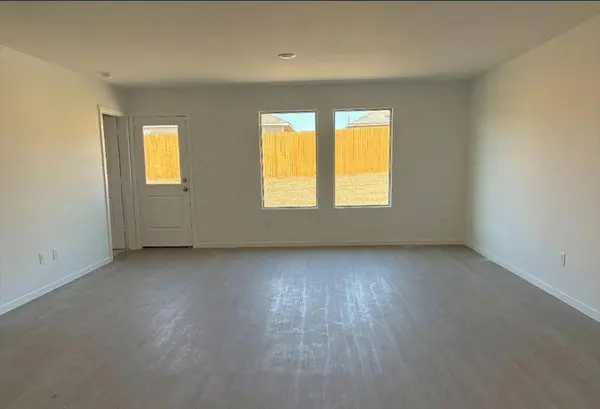 1805 Pine Cherry AVE, Mustang, OK 73128