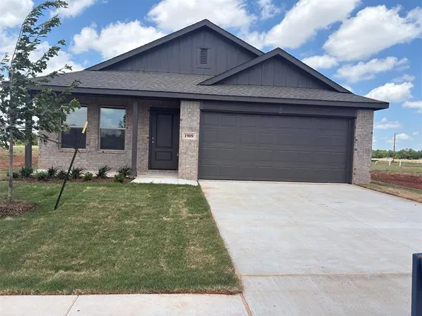 1941 Honey Locust DR, Mustang, OK 73128