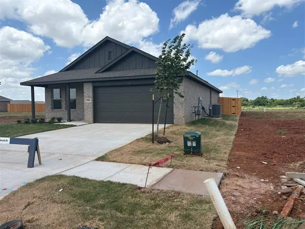 1909 Honey Locust DR, Mustang, OK 73128