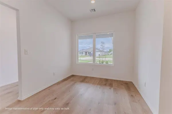 992 Pumpkin DR, Newcastle, OK 73065