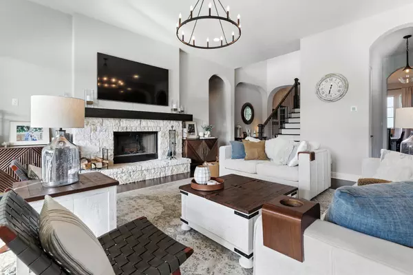 863 Bridge Water LOOP, Dripping Springs, TX 78620