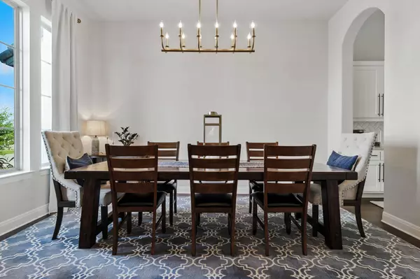 863 Bridge Water LOOP, Dripping Springs, TX 78620