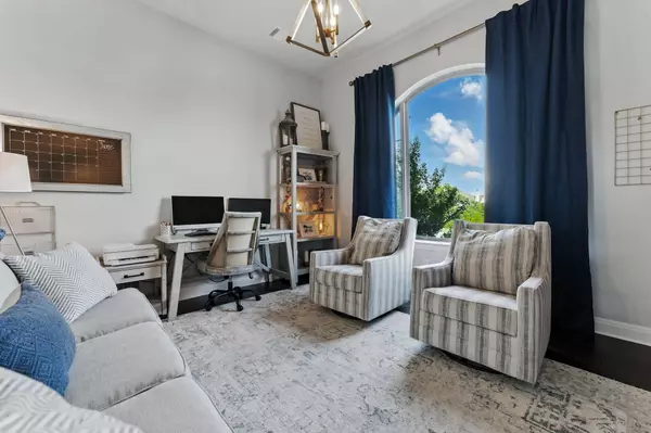 863 Bridge Water LOOP, Dripping Springs, TX 78620