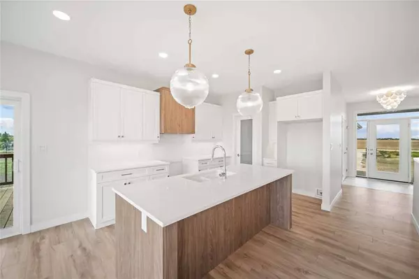 51093 Heatherdale RD, Lorette, MB R5K 0V3