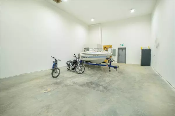 735 Schultz RD, Niverville, MB R0A 1E0