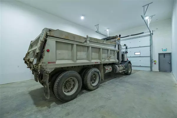 735 Schultz RD, Niverville, MB R0A 1E0