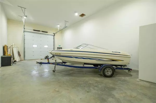 735 Schultz AVE, Niverville, MB R0A 1E0