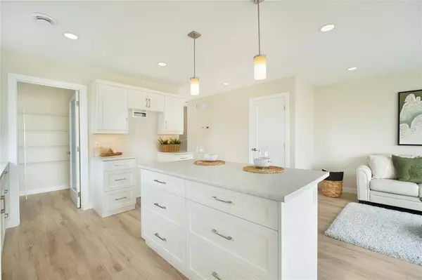 221 Kingshead RD, Niverville, MB R0A 0A1