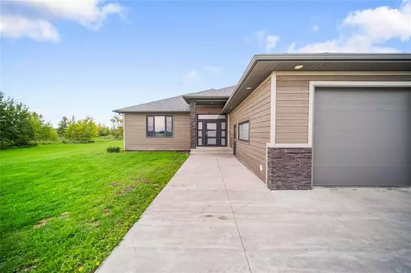 63 Grace LN, Mitchell, MB R5G 2M2