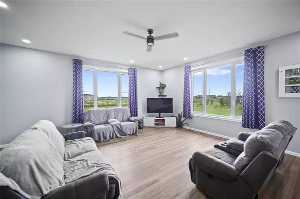 63 Grace LN, Mitchell, MB R5G 2M2