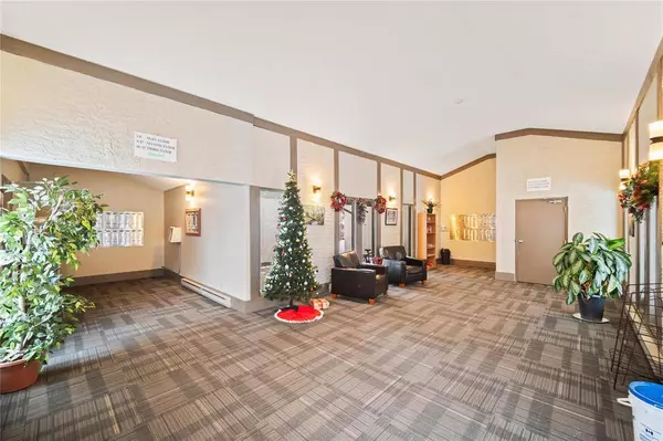 35 Wynford DR, Winnipeg, MB R2C 3T8