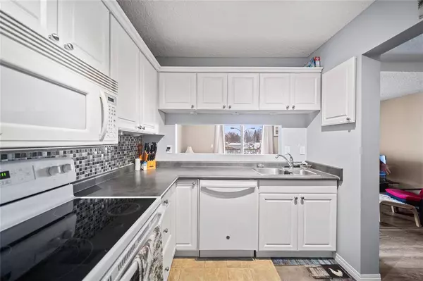 35 Wynford DR, Winnipeg, MB R2C 3T8