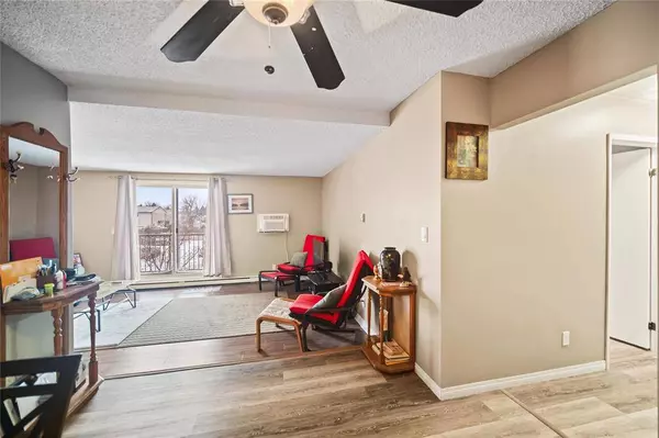 35 Wynford DR, Winnipeg, MB R2C 3T8