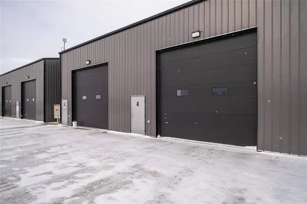 735 Schultz RD, Niverville, MB R0A 1E0