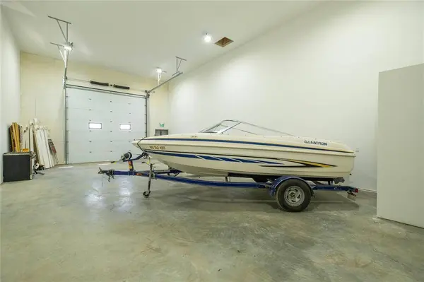 735 Schultz RD, Niverville, MB R0A 1E0