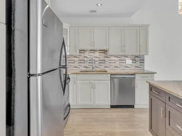 374 River AVE, Winnipeg, MB R3L 0C5