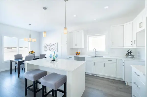 17 Harvest CRES, Lorette, MB R5K 0T3