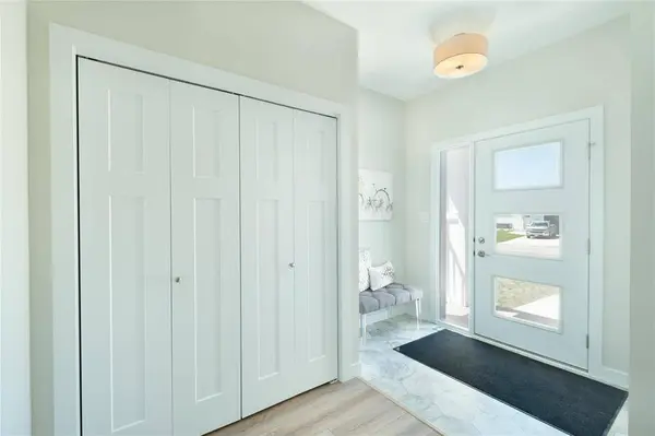 128 Kingshead RD, Niverville, MB R0A 0A1