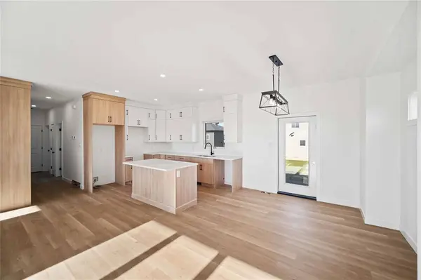 12 Van Riesen DR, Niverville, MB R0A 0A1