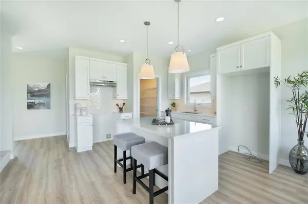 17 Harvest CRES, Lorette, MB R5K 0T3