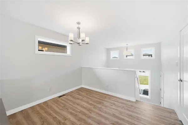 8 Briarfield CT, Niverville, MB R0A 0A2