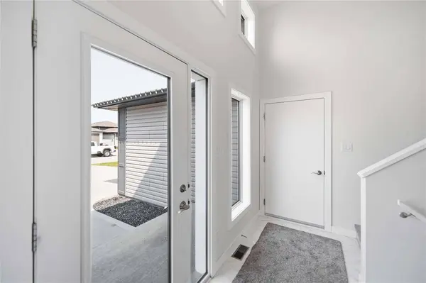 8 Briarfield CT, Niverville, MB R0A 0A2