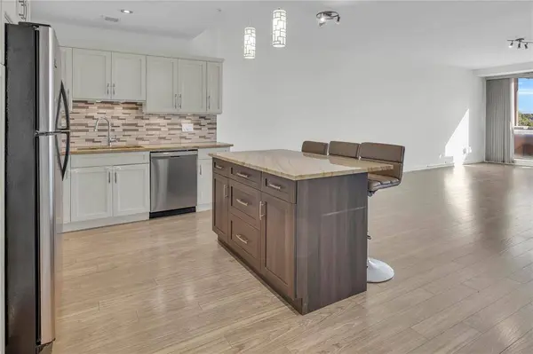 374 River AVE, Winnipeg, MB R3L 0C5