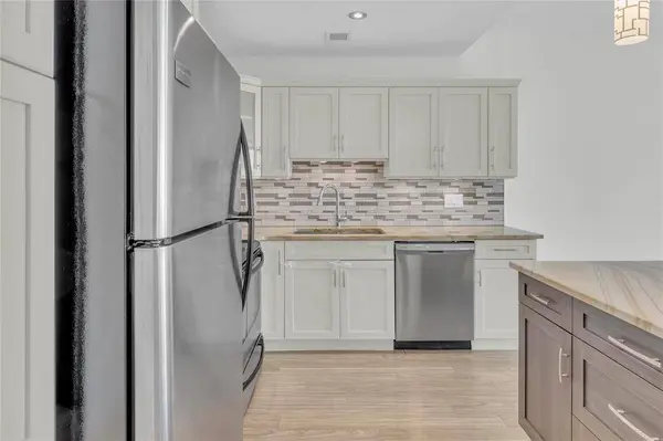 374 River AVE, Winnipeg, MB R3L 0C5