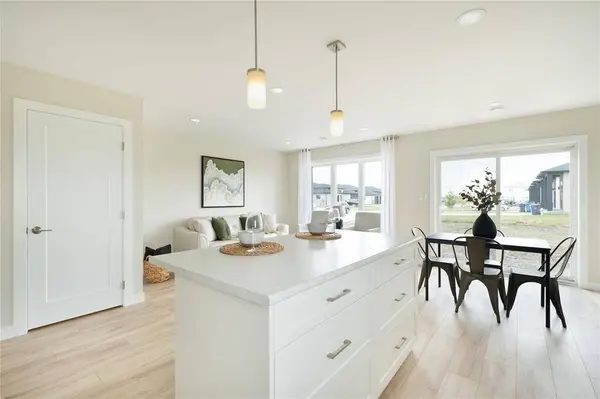 209 Kingshead RD, Niverville, MB R0A 0A1